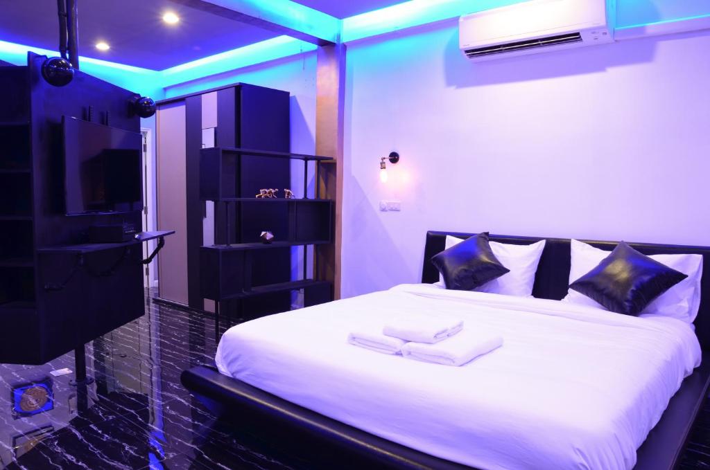 Maderla guesthouse and room service banner